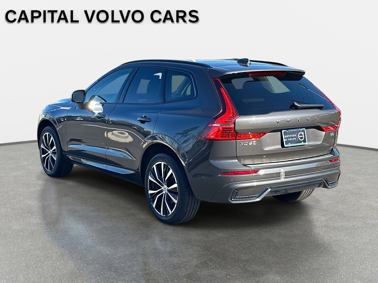 Certified 2023 Volvo XC60 B5 Plus w/ Climate Package image 7