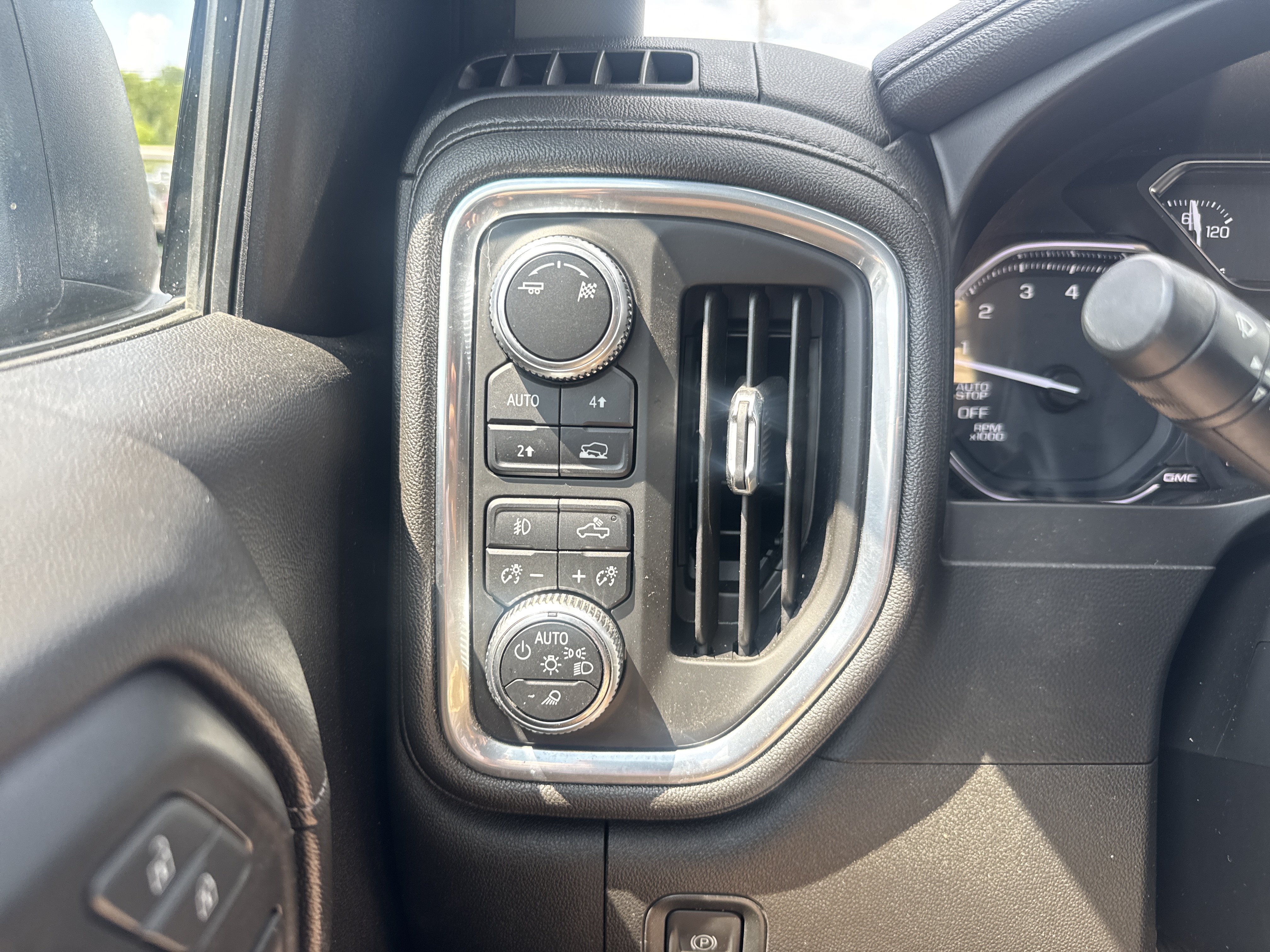 Used 2019 GMC Sierra 1500 SLT w/ SLT Premium Package AWD/4WD image 29