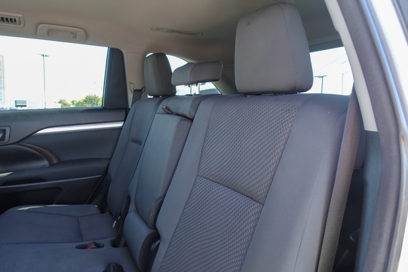 Used 2018 Toyota Highlander LE AWD/4WD image 21