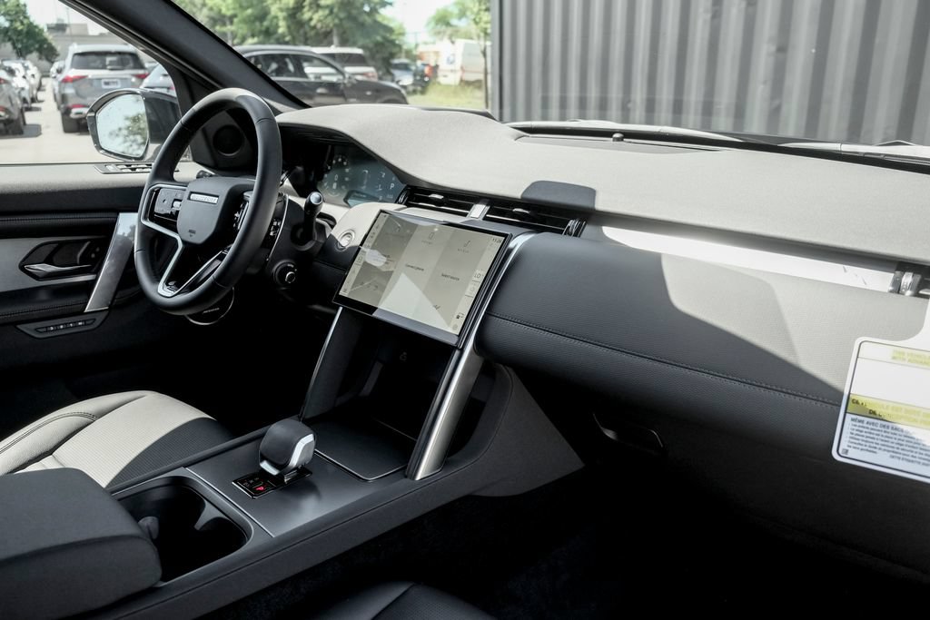 New 2026 Land Rover Discovery Sport Landmark AWD/4WD image 23