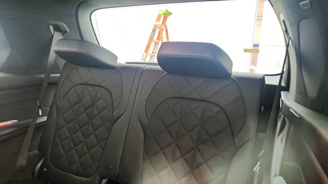 Used 2024 BMW X7 xDrive40i w/ M Sport Package image 32