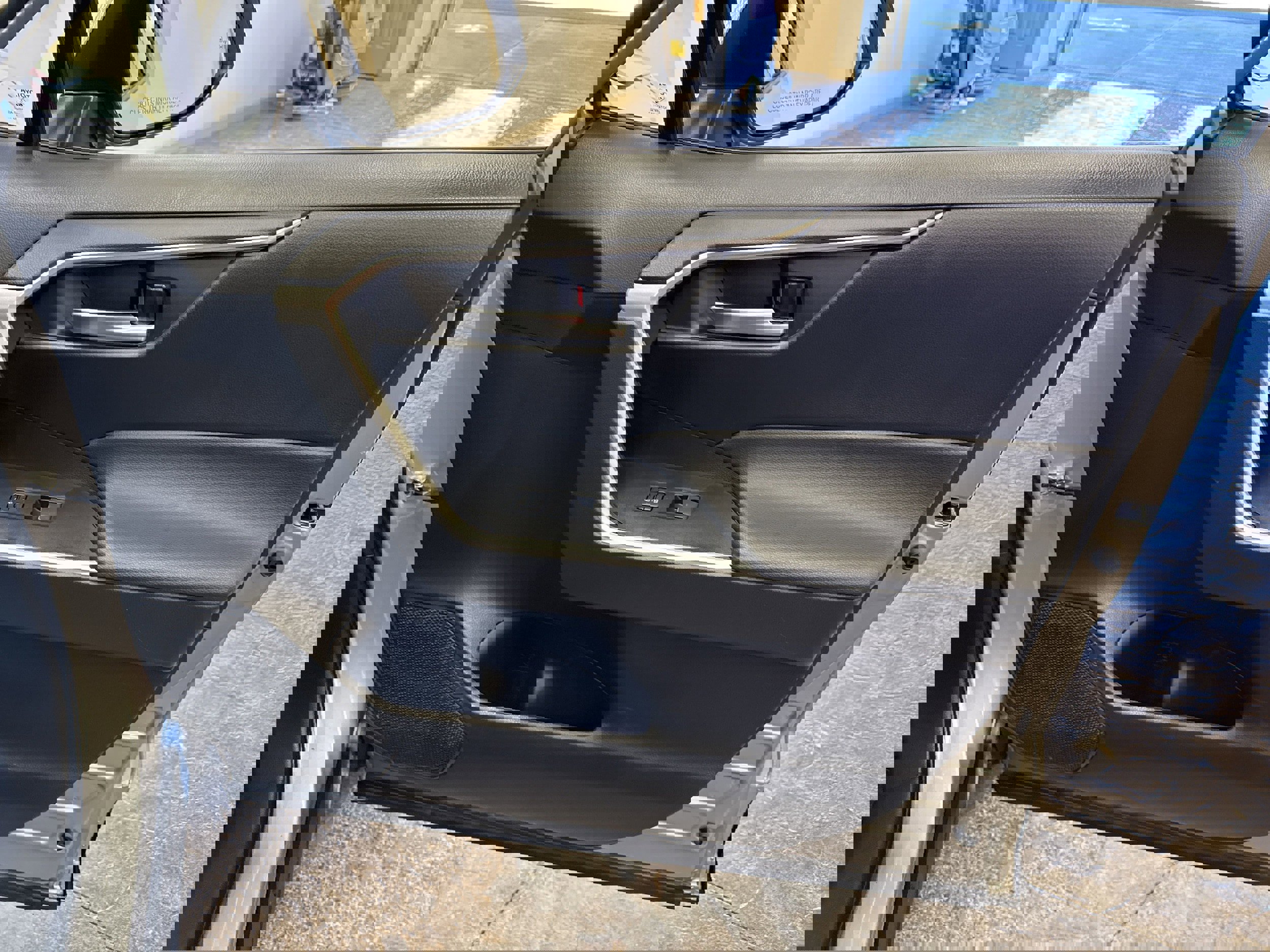 Used 2024 Toyota RAV4 SE w/ Convenience Package image 15