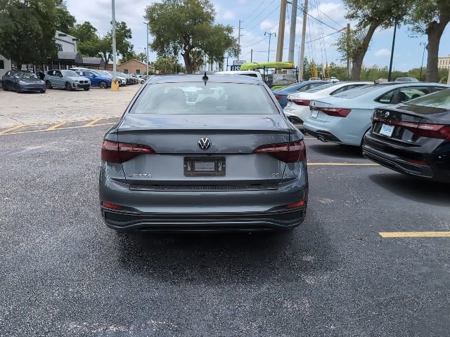 Used 2023 Volkswagen Jetta SE image 6