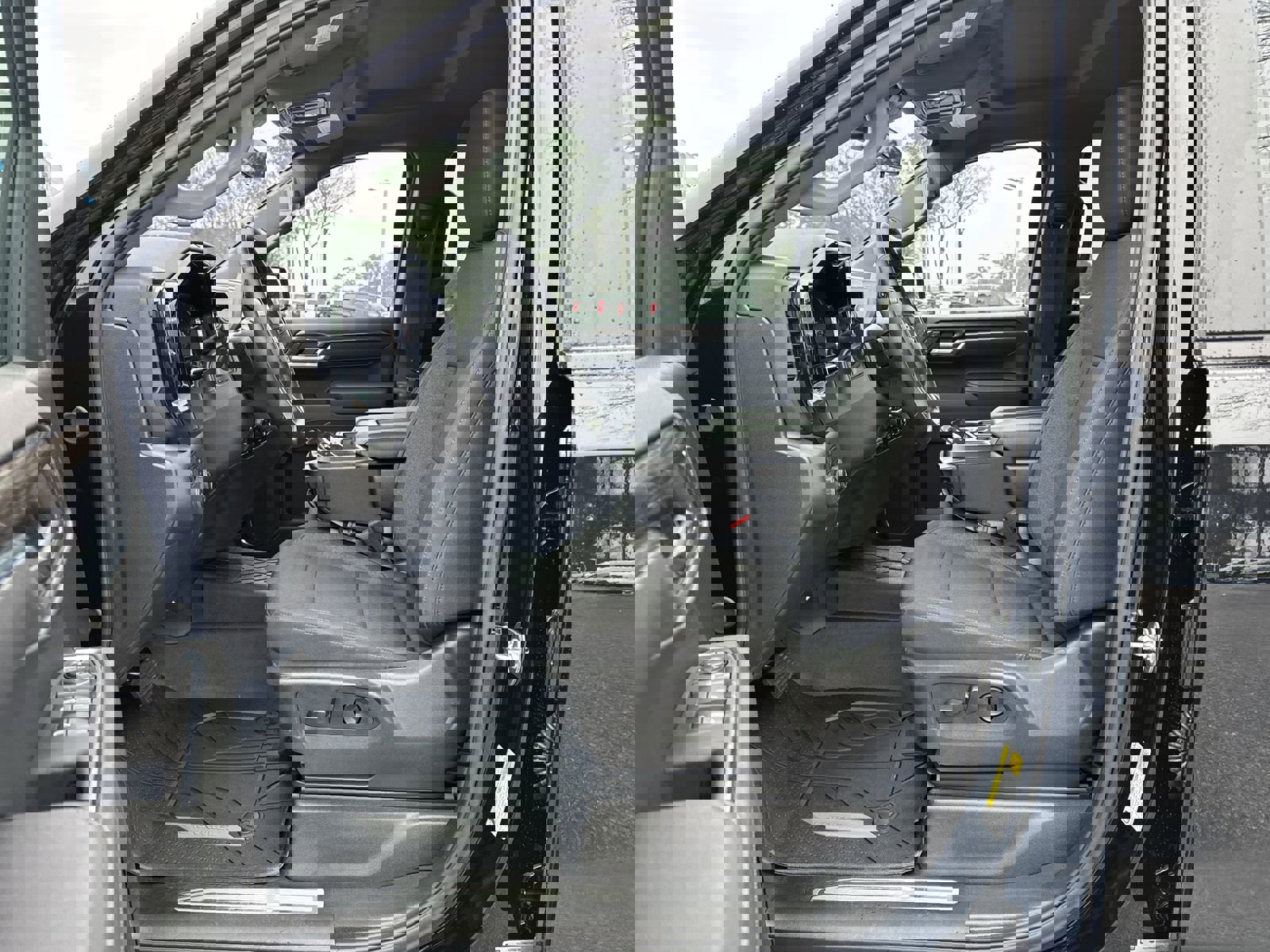 Used 2025 Chevrolet Silverado 1500 LT image 16