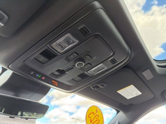Used 2025 Chevrolet Suburban High Country AWD/4WD image 36