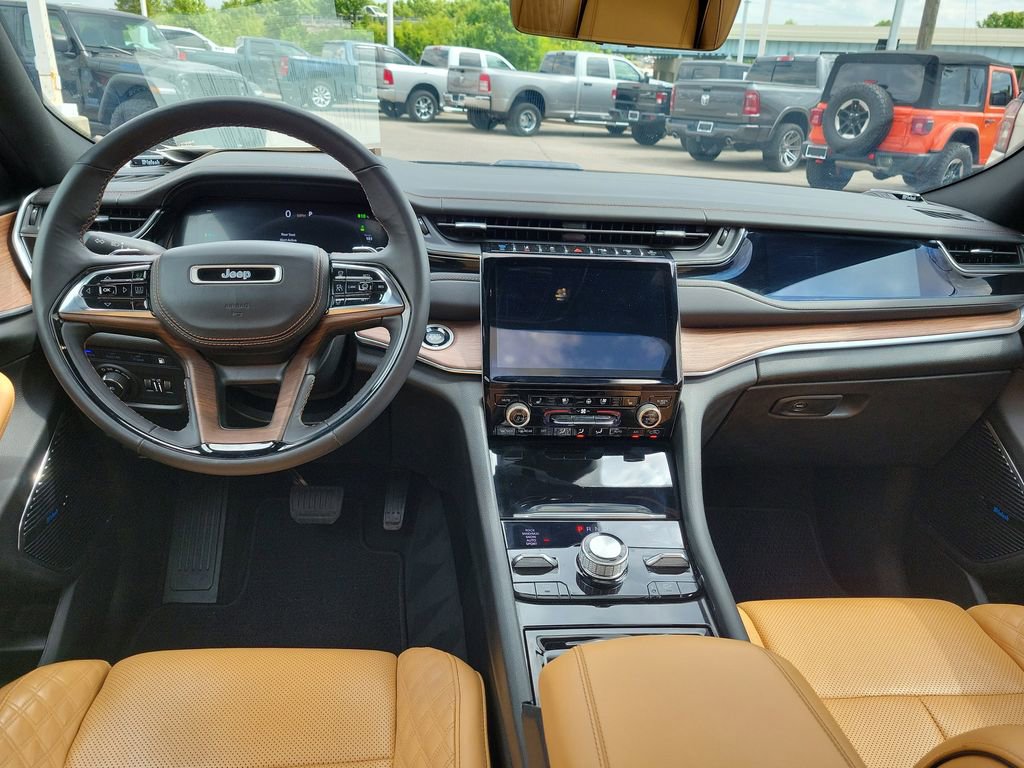 Used 2022 Jeep Grand Cherokee Summit w/ Advanced Protech Group IV AWD/4WD image 9