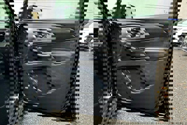 Used 2020 Chevrolet Traverse RS image 24