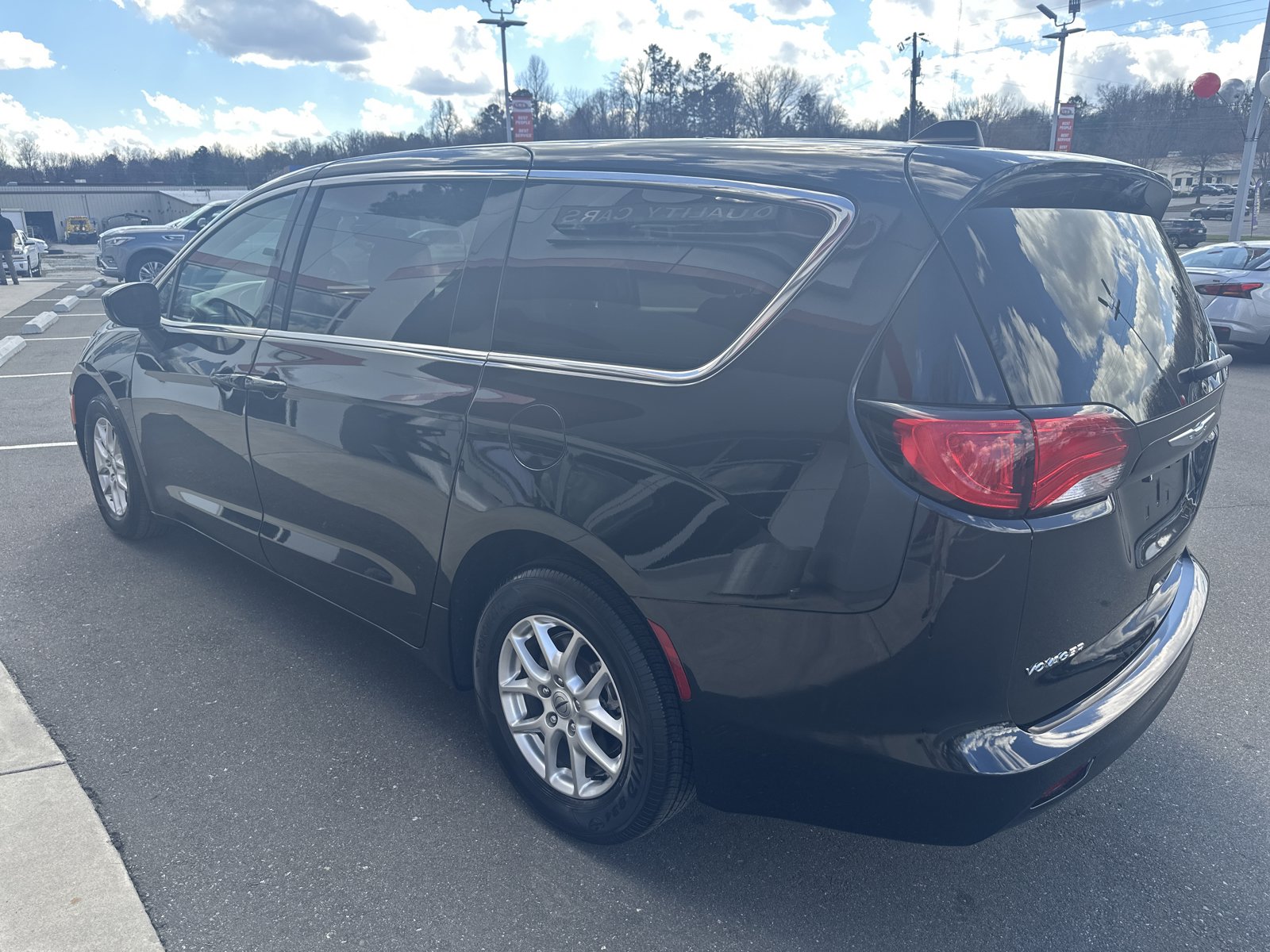 Used 2023 Chrysler Voyager LX FWD image 6