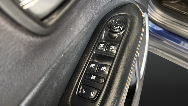Used 2018 Jeep Compass Latitude w/ Popular Equipment Group FWD image 20