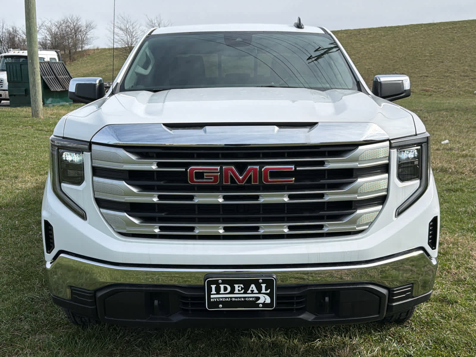 New 2026 GMC Sierra 1500 SLE w/ Preferred Package image 7