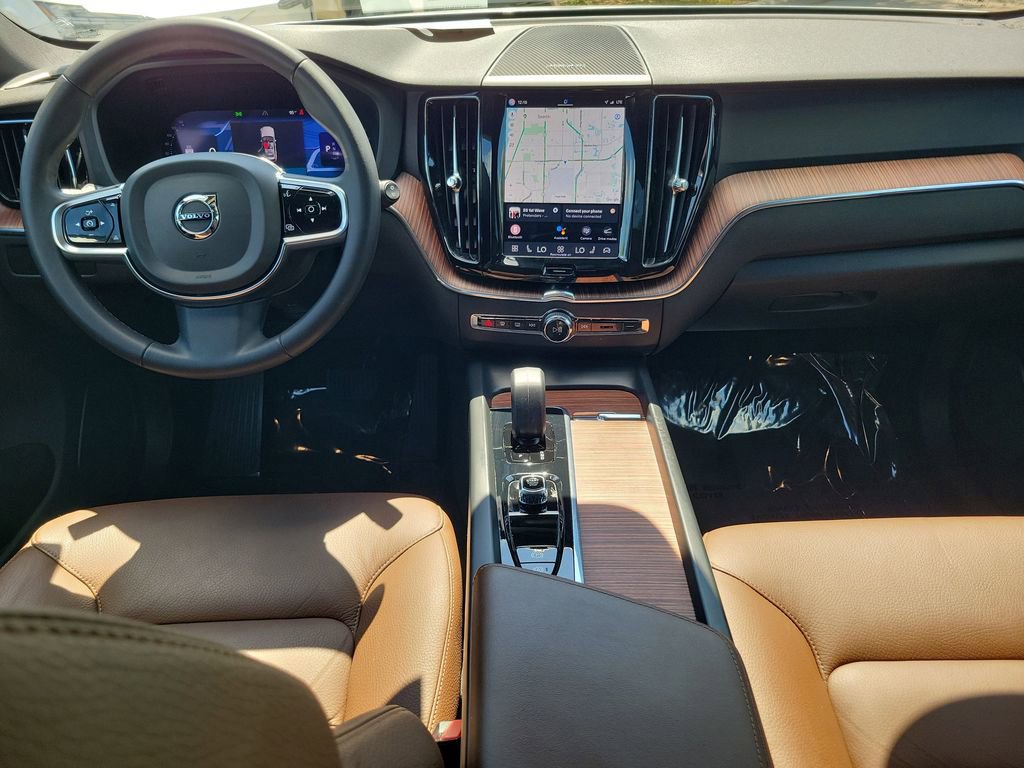 Certified 2024 Volvo XC60 B5 Plus AWD/4WD image 17