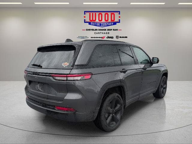 Used 2024 Jeep Grand Cherokee Altitude AWD/4WD image 3