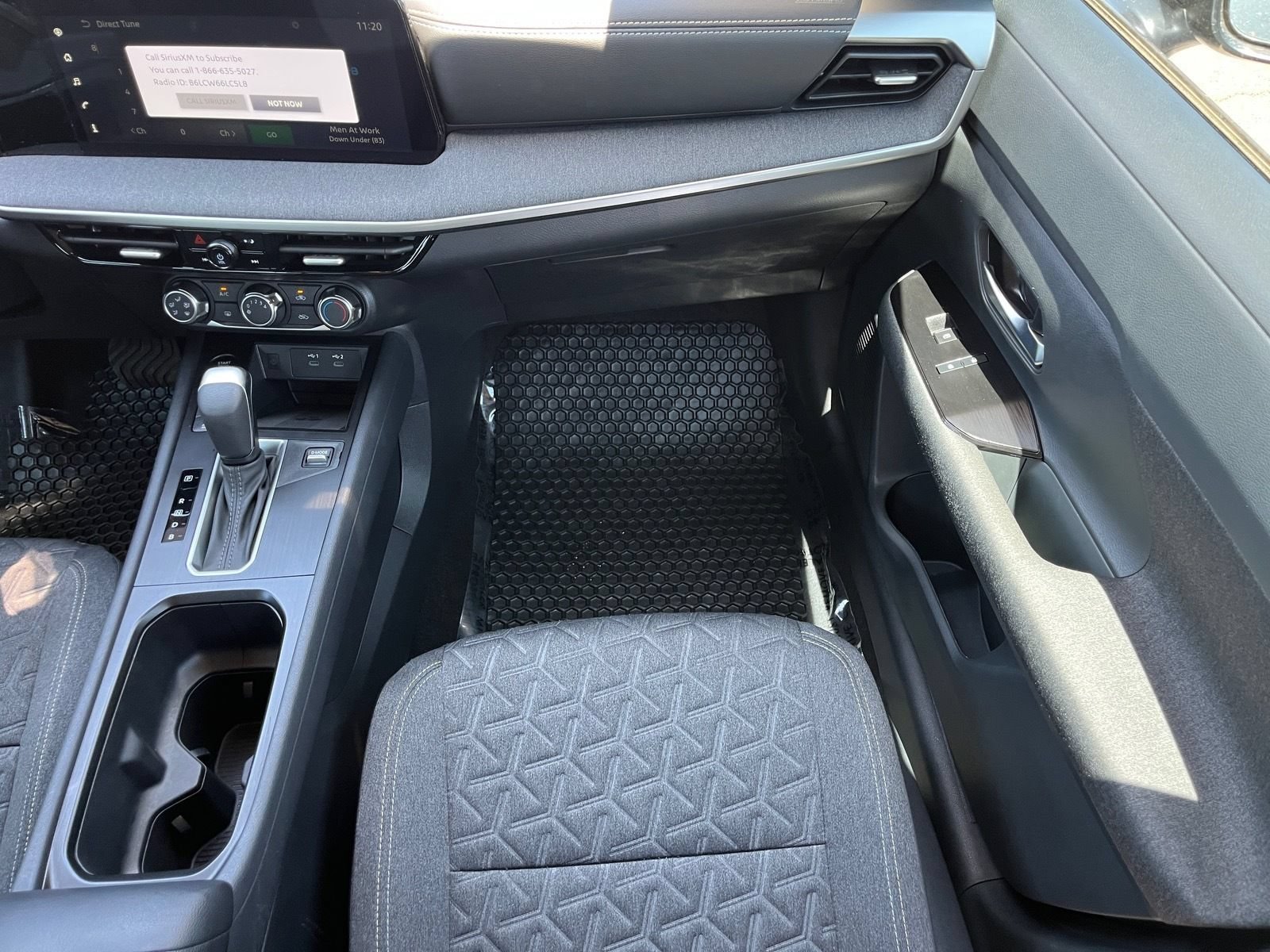 Used 2025 Nissan Kicks SV FWD image 15