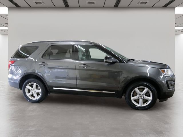 Used 2016 Ford Explorer XLT w/ Equipment Group 202A image 6