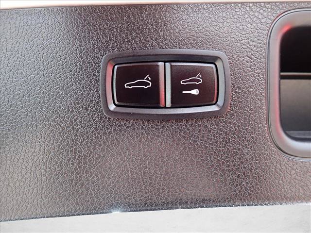 Used 2018 Porsche Macan AWD/4WD image 9