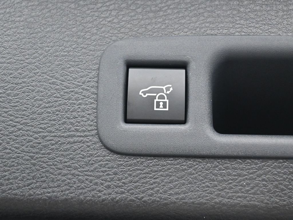 Certified 2026 Toyota Sienna XSE image 34