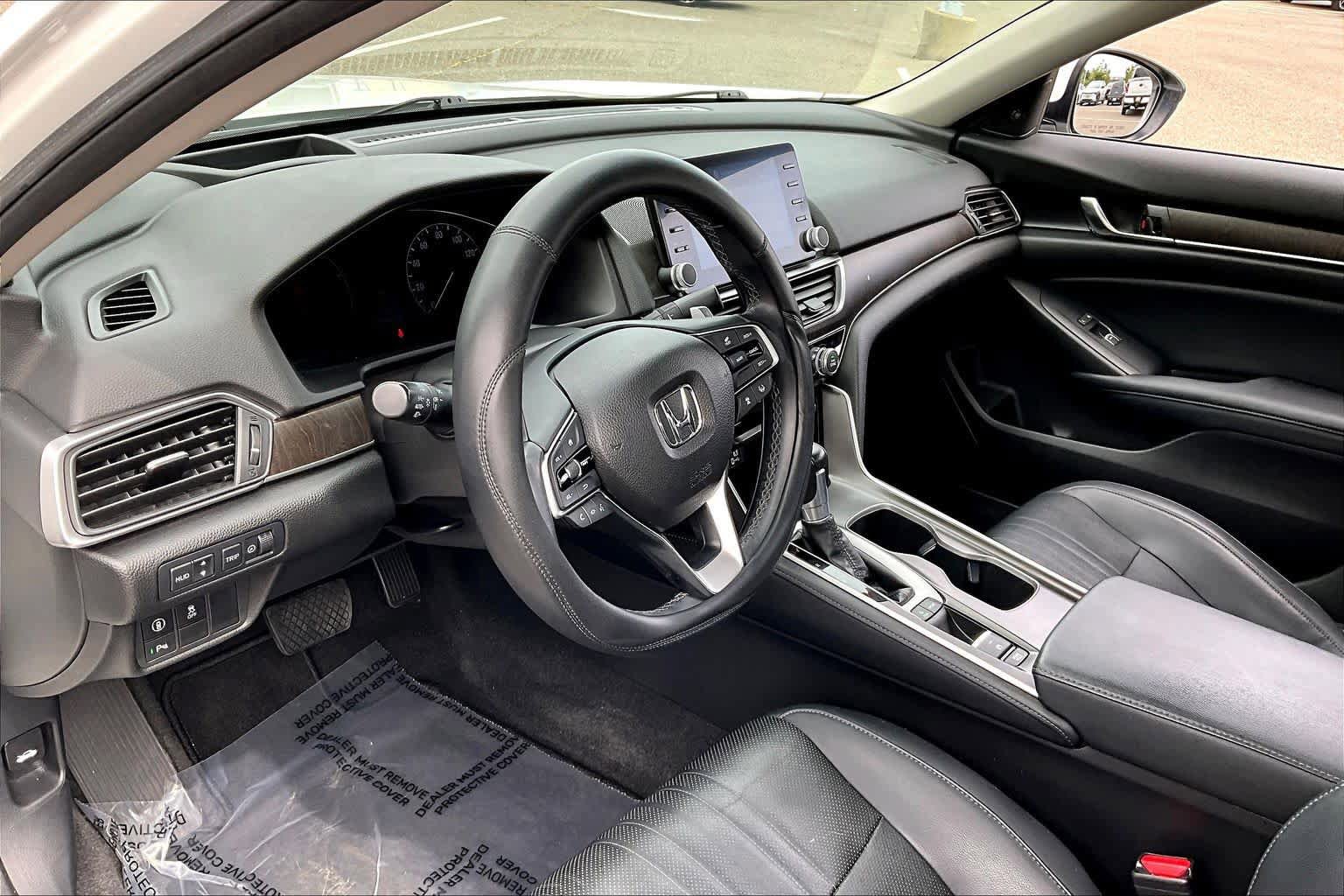 Used 2018 Honda Accord Touring image 17