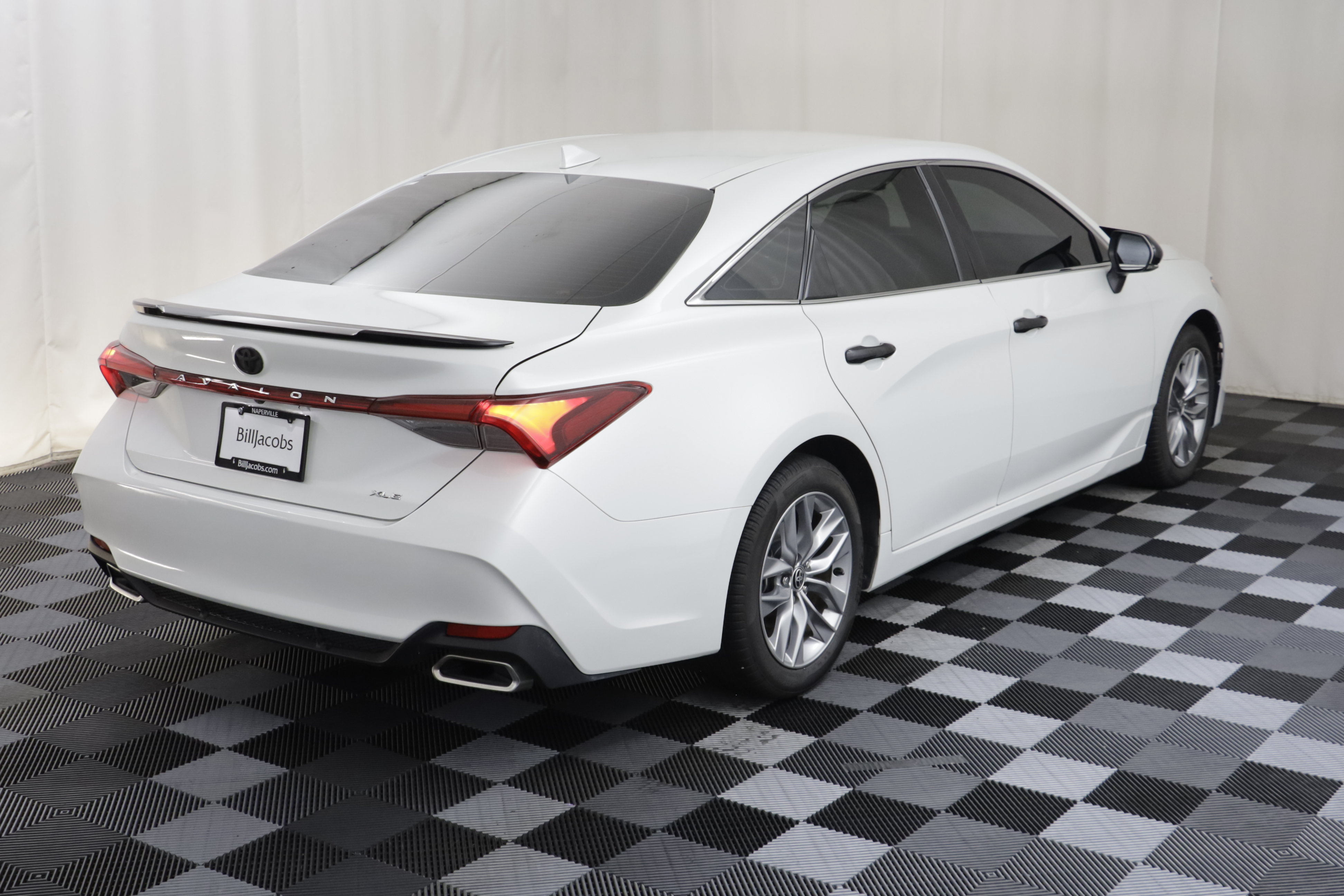 Used 2022 Toyota Avalon XLE FWD image 18