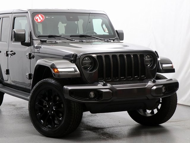 Used 2021 Jeep Wrangler Unlimited Sahara image 2