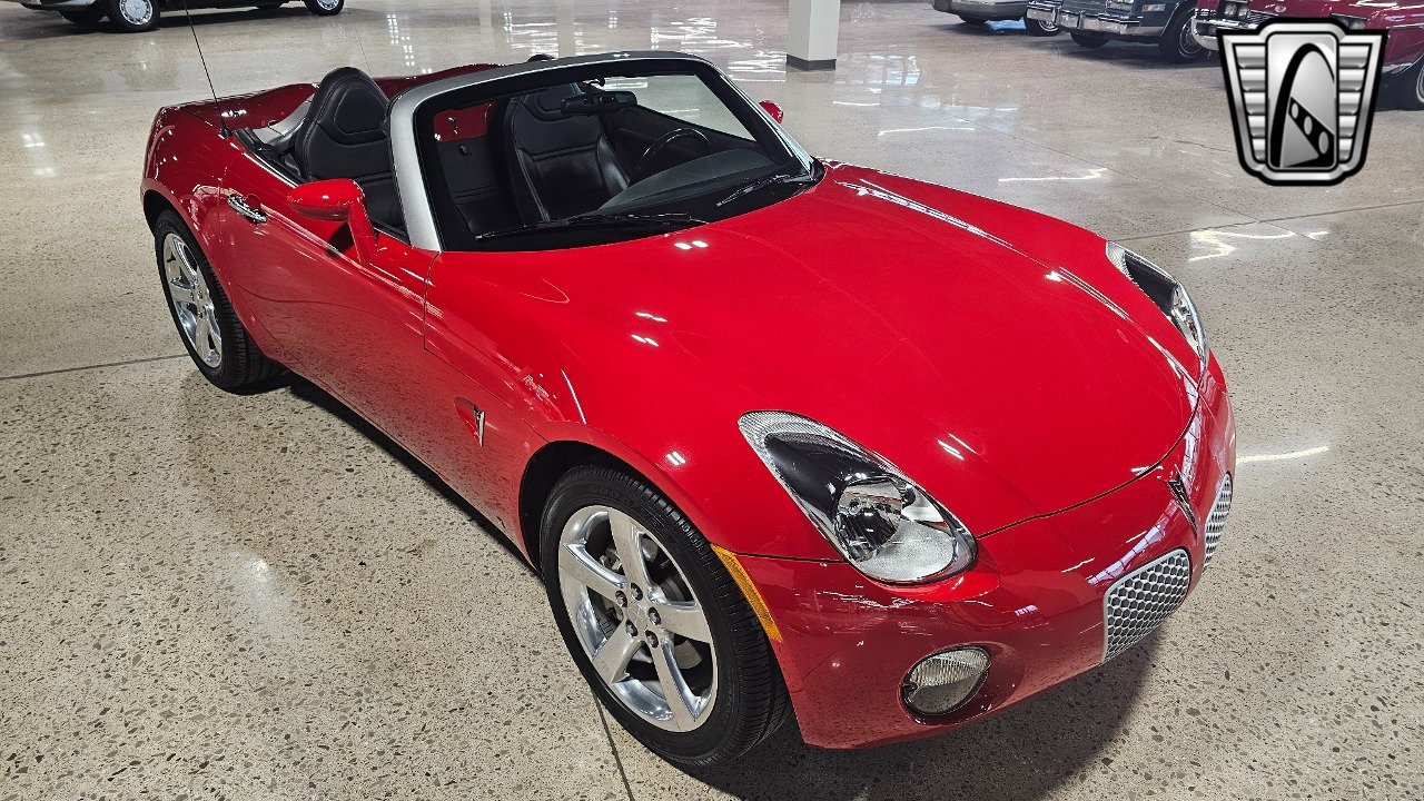 Used 2006 Pontiac Solstice Convertible w/ Premium Package image 4