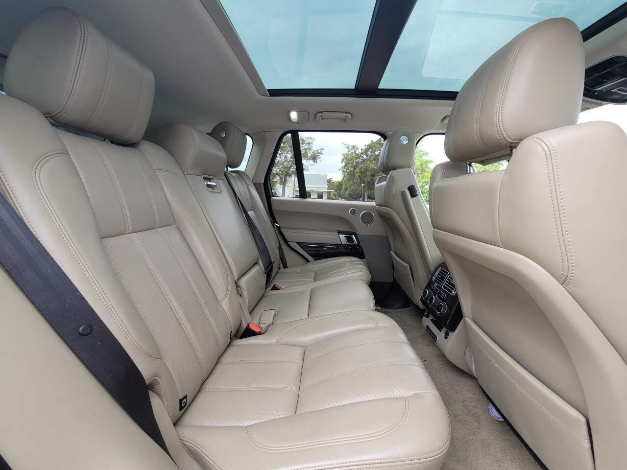 Used 2016 Land Rover Range Rover HSE image 13