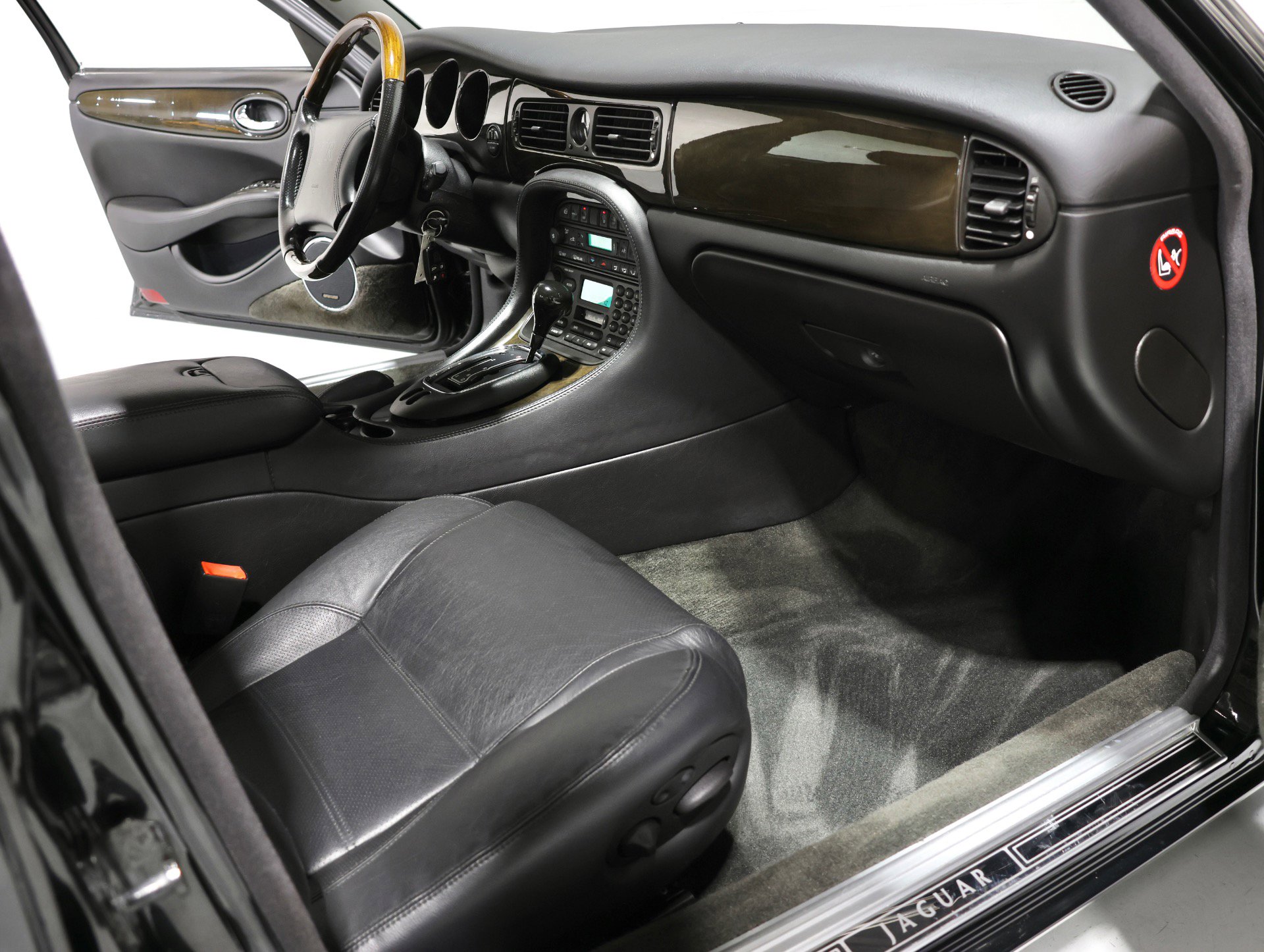 Used 1998 Jaguar XJ8 RWD image 18