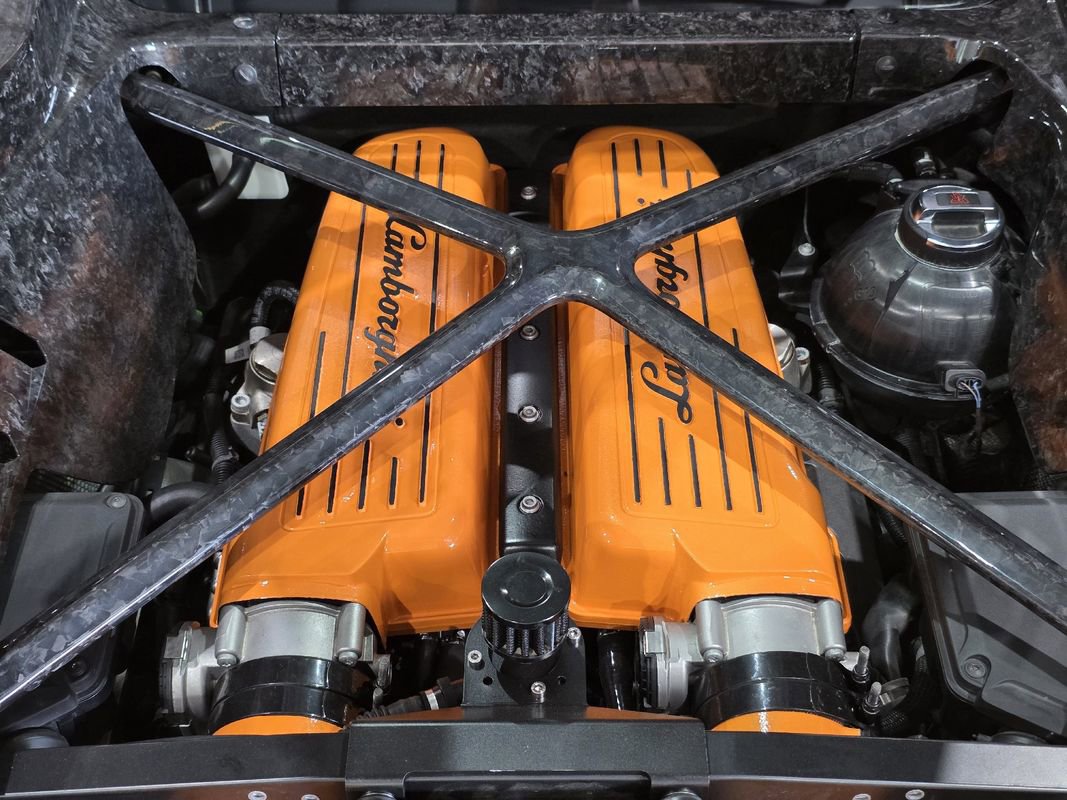 Used 2015 Lamborghini Huracan LP 610-4 image 36