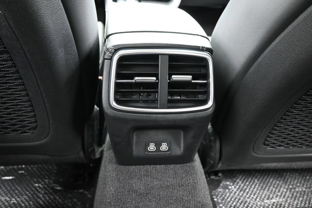 Used 2025 Genesis G70 2.5T RWD image 39