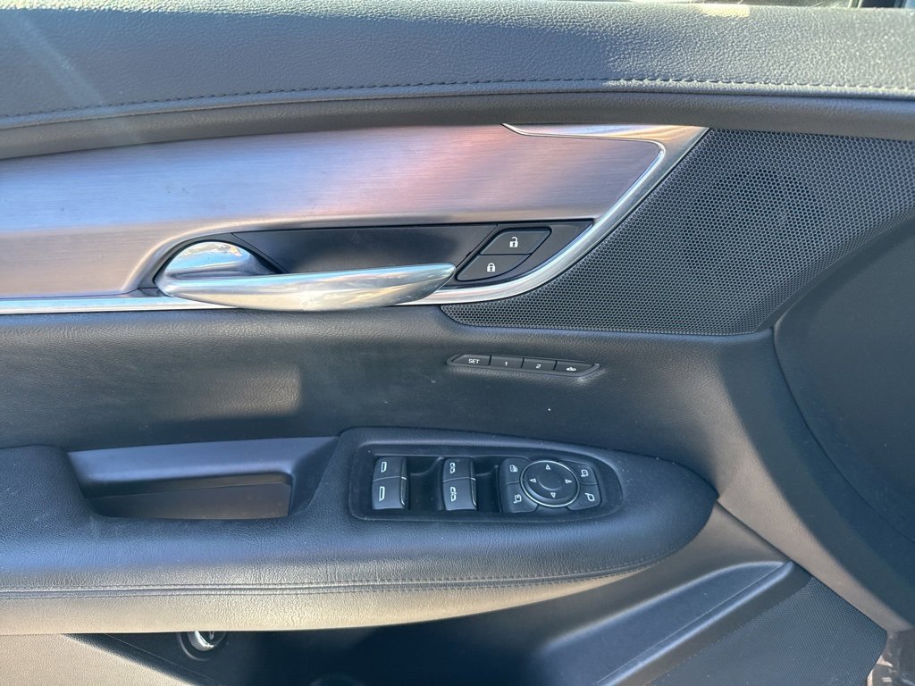 Used 2017 Cadillac XT5 Luxury w/ Driver Awareness Package image 10