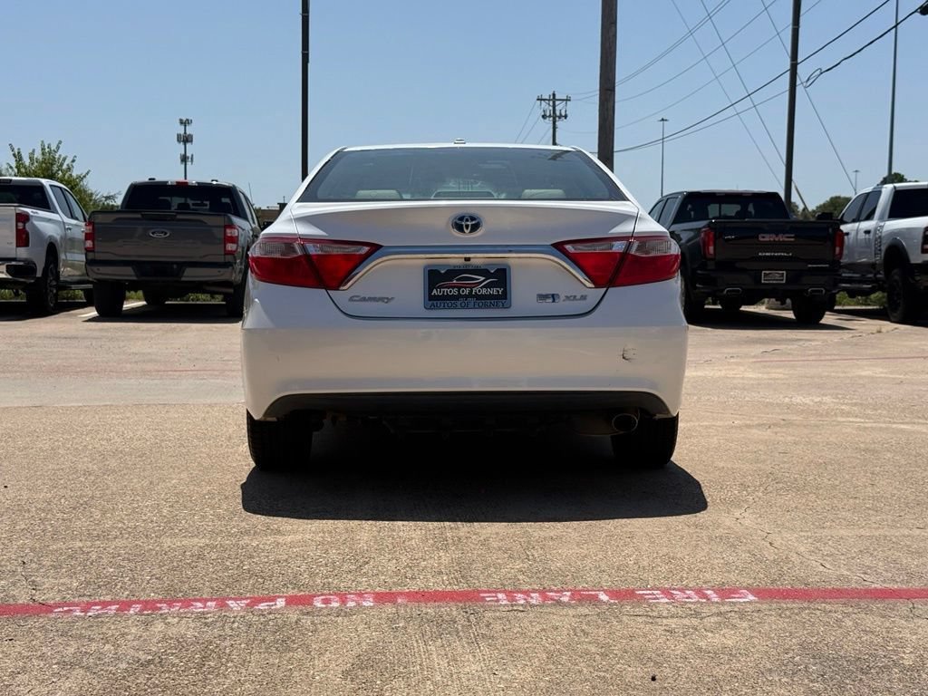 Used 2017 Toyota Camry XLE w/ Moonroof Package FWD image 2
