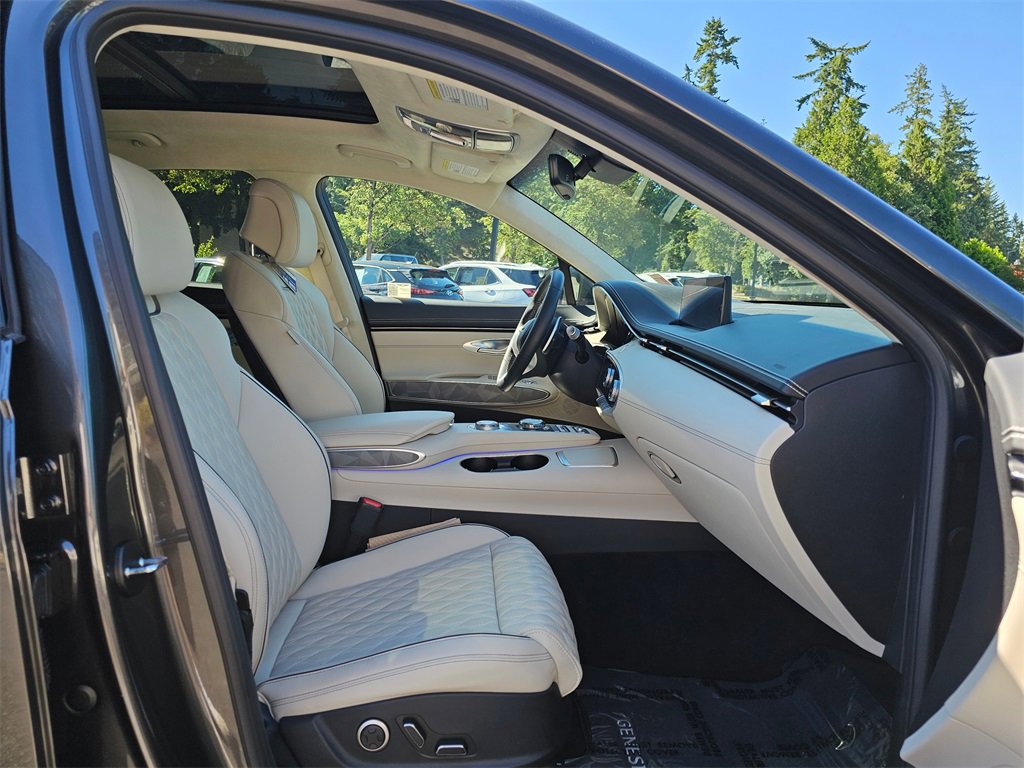 Used 2025 Genesis GV70 3.5T Sport w/ Sport Advanced Package image 11