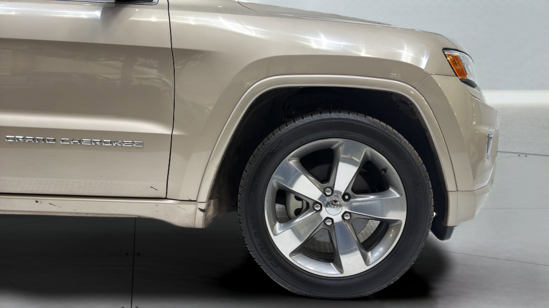 Used 2015 Jeep Grand Cherokee Overland RWD image 34