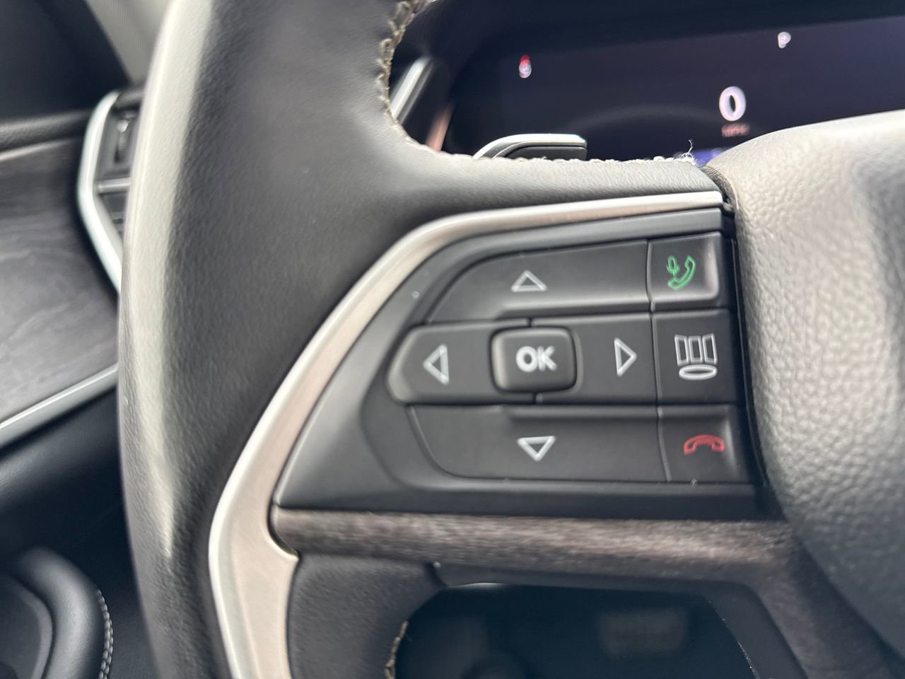 Used 2023 Jeep Grand Cherokee Limited image 28