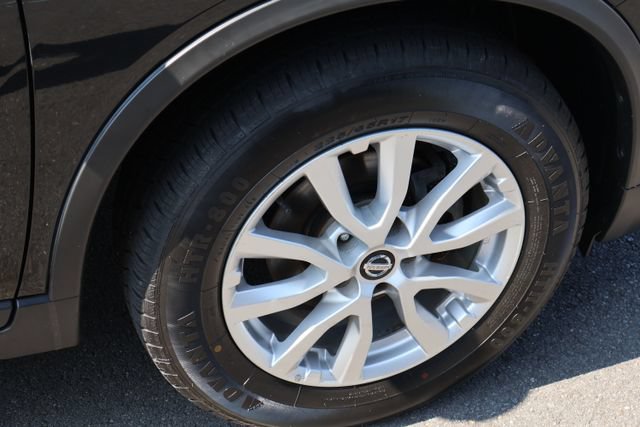Used 2017 Nissan Rogue SV AWD/4WD image 25