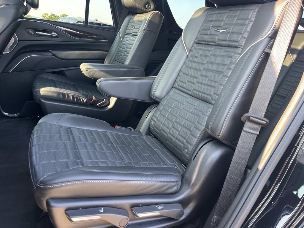 Used 2024 Cadillac Escalade Sport Platinum w/ Heavy-Duty Trailer Package AWD/4WD image 23