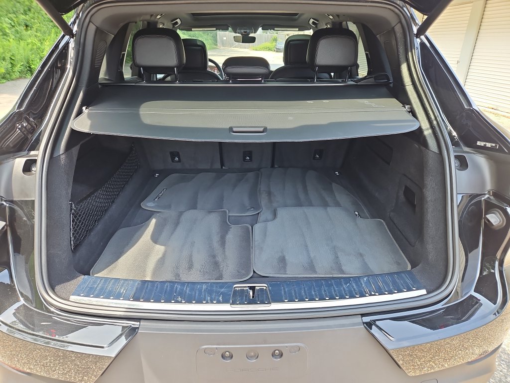Certified 2024 Porsche Cayenne AWD/4WD image 38