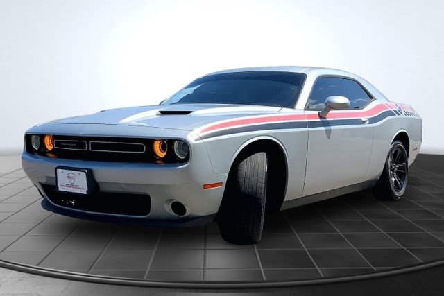 Used 2020 Dodge Challenger SXT RWD image 4