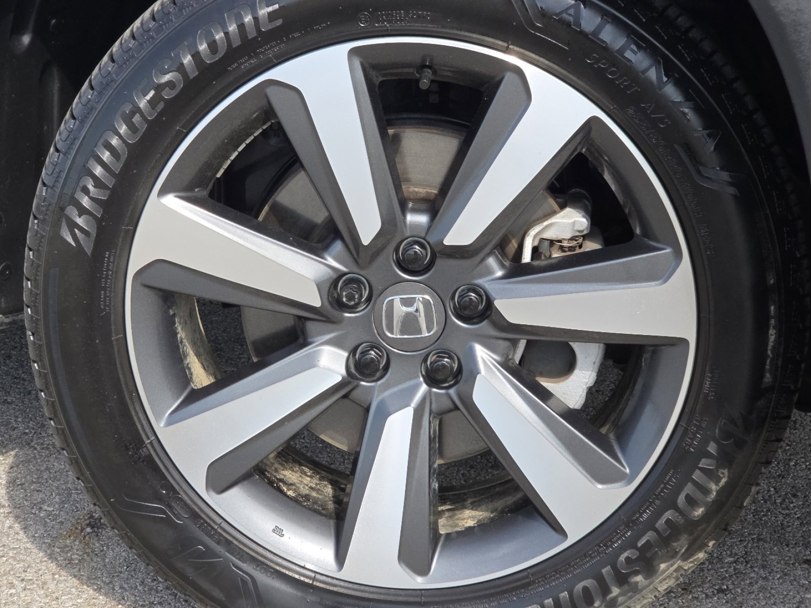 Used 2024 Honda Pilot Touring image 13