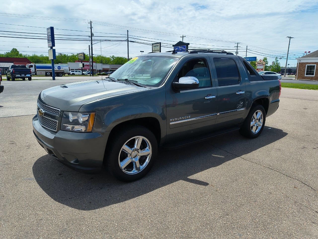 Used 2011 Chevrolet Avalanche LTZ AWD/4WD image 9