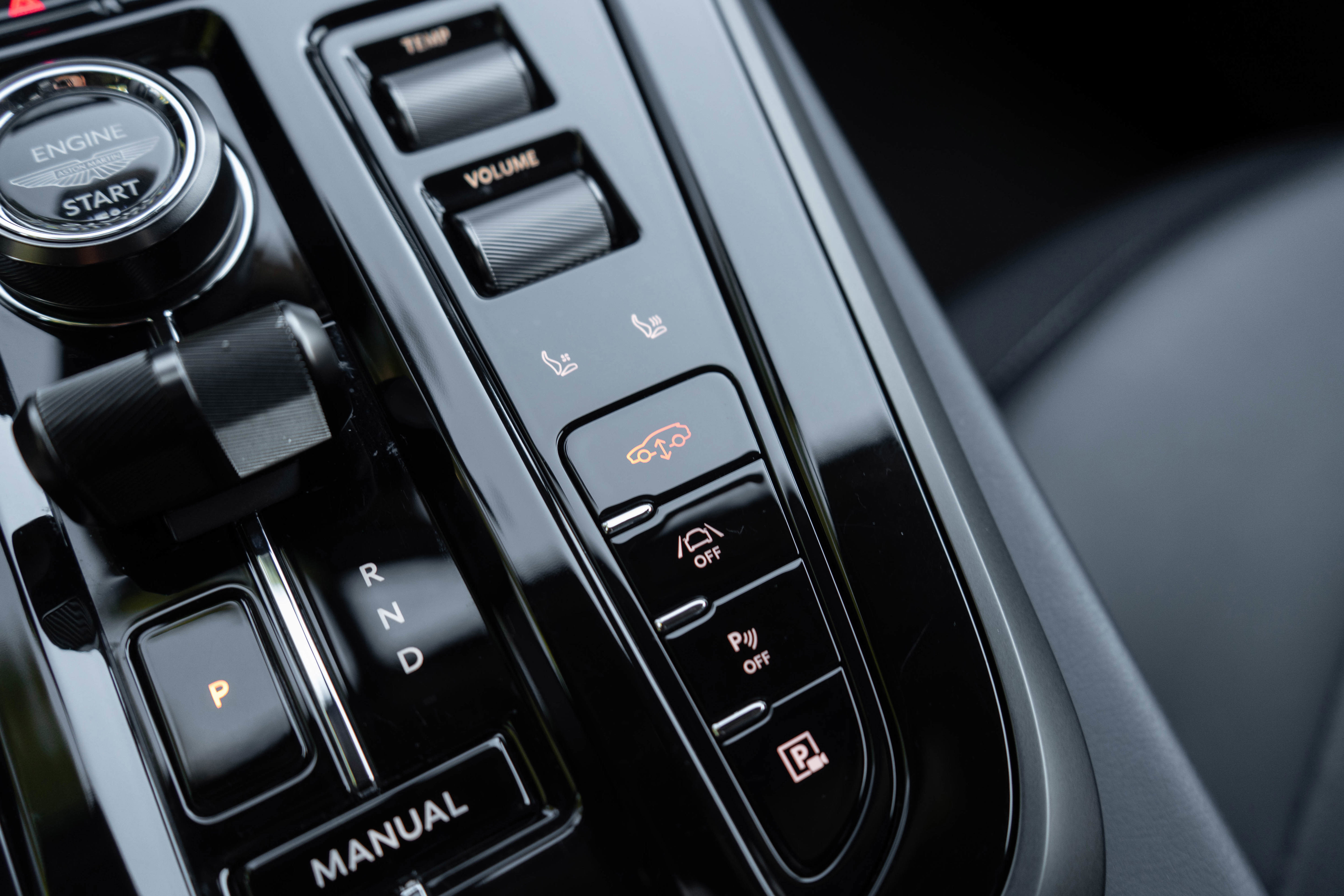 Used 2025 Aston Martin DBX 707 image 28