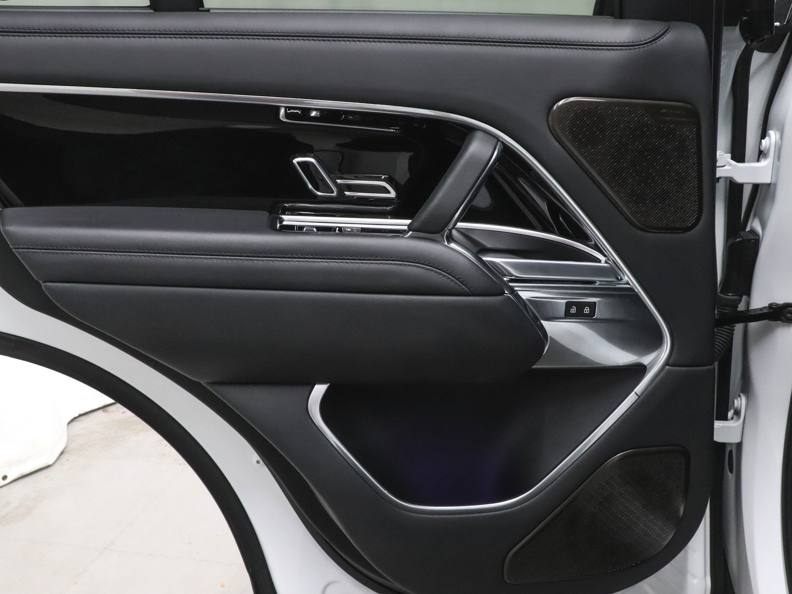 Used 2024 Land Rover Range Rover Autobiography image 17