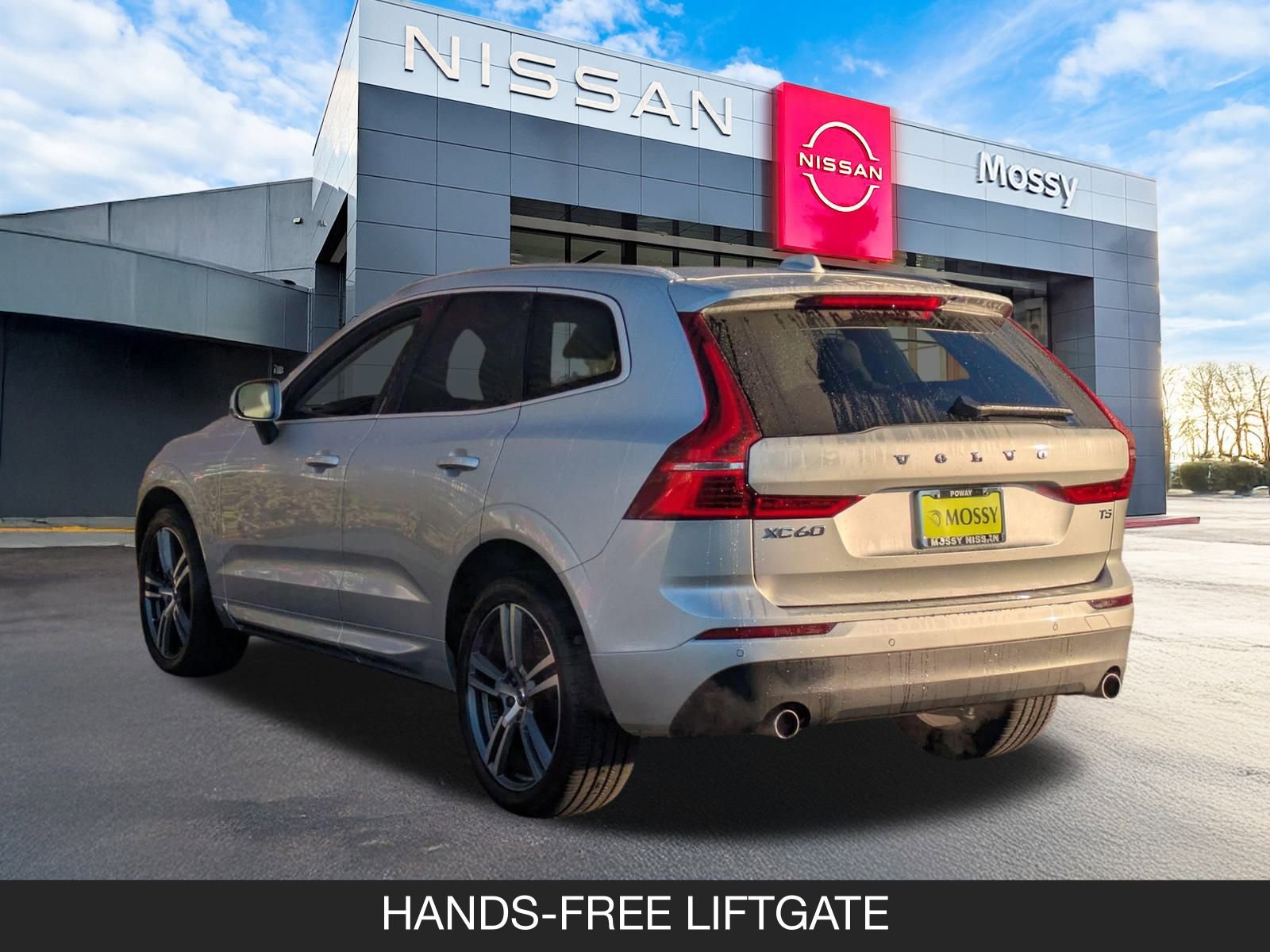 Used 2021 Volvo XC60 T5 Momentum image 7