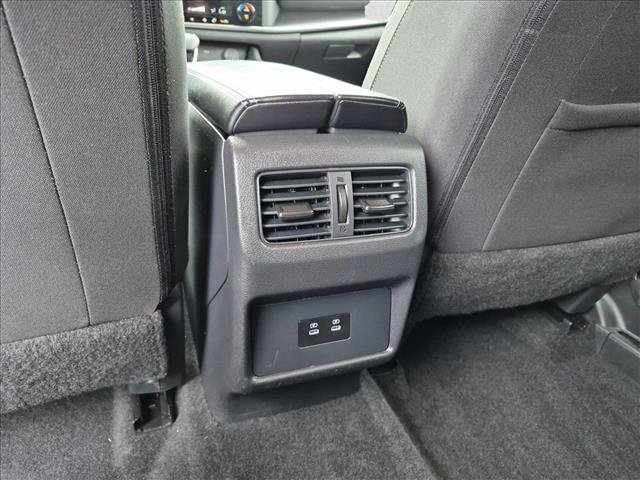 Used 2025 Nissan Rogue SV AWD/4WD image 17