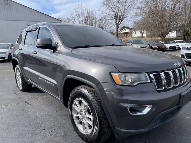 Used 2020 Jeep Grand Cherokee Laredo image 2