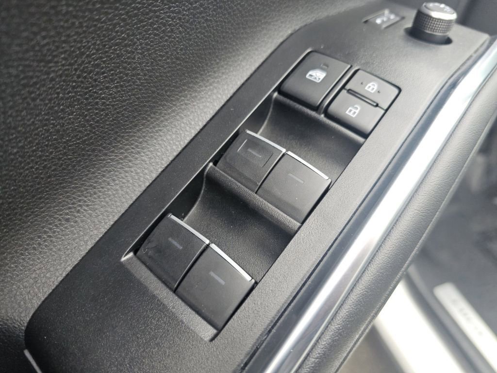 Used 2025 Toyota Highlander Limited image 30