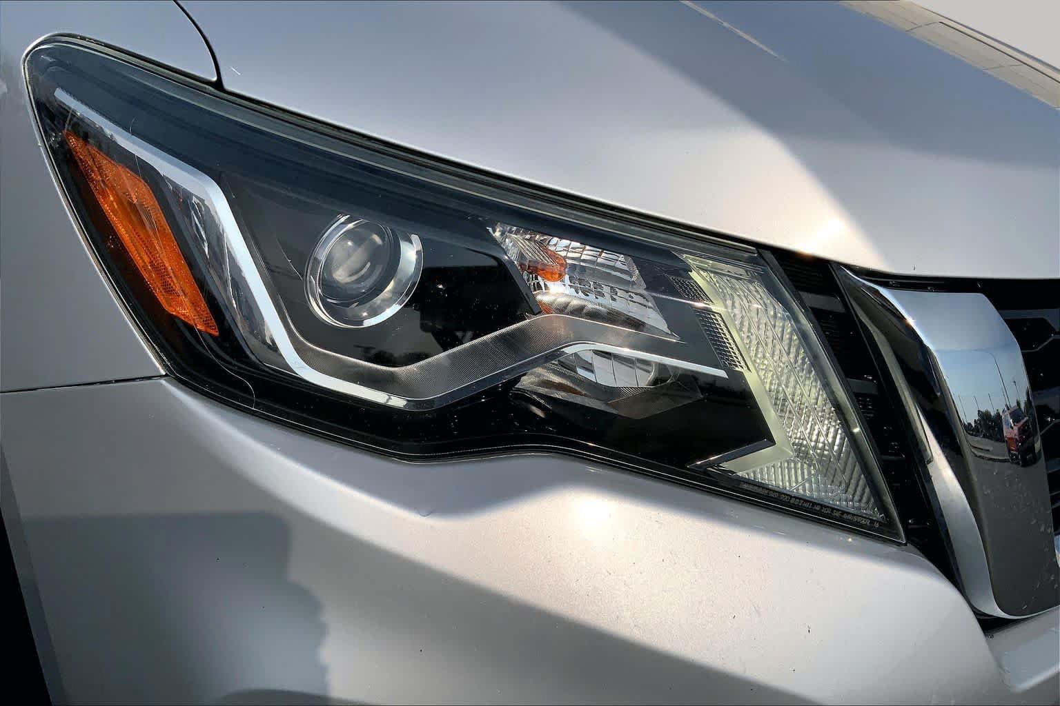 Used 2019 Nissan Pathfinder SV AWD/4WD image 27