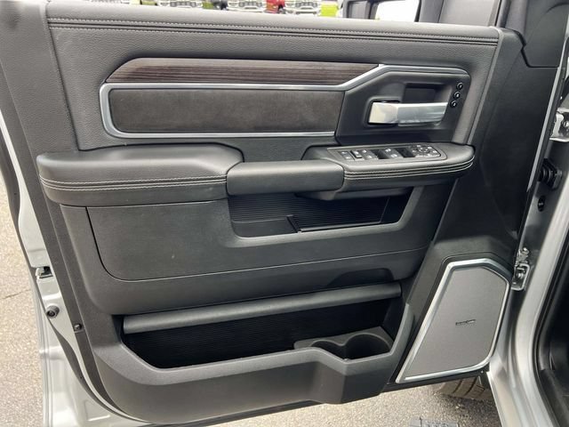 New 2026 RAM 2500 Laramie AWD/4WD image 11