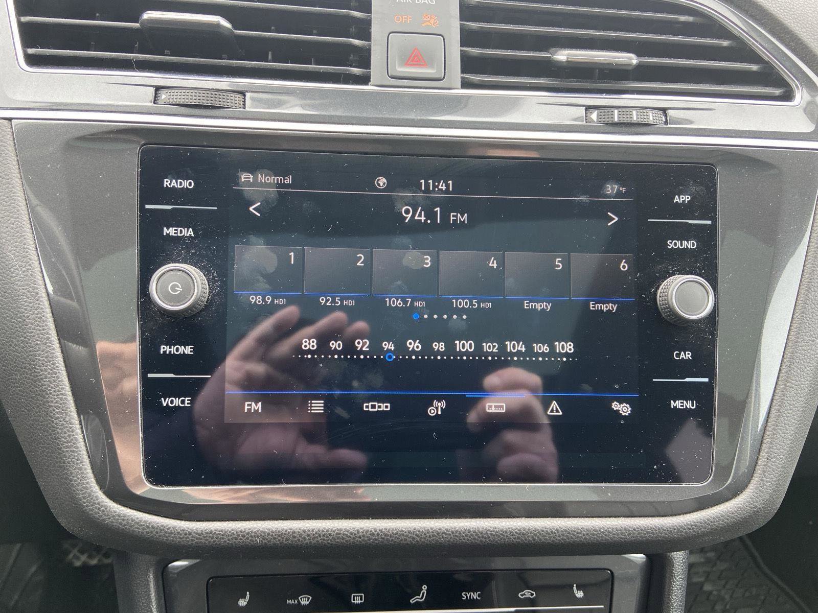 Used 2023 Volkswagen Tiguan SE image 29