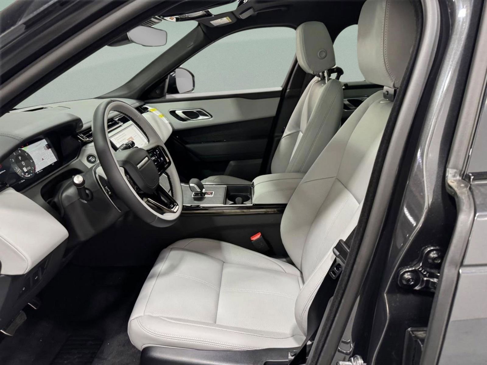 New 2026 Land Rover Range Rover Velar Dynamic SE image 21