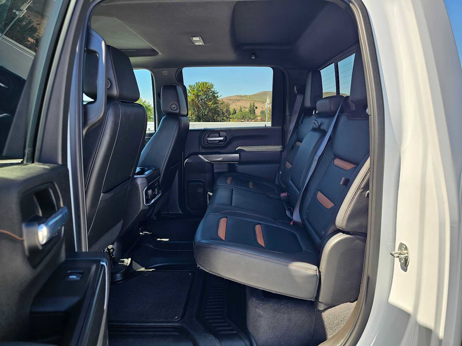 Used 2021 GMC Sierra 2500 AT4 w/ AT4 Preferred Package AWD/4WD image 17